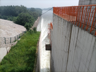 黃壁莊水庫加速泄水，全力筑牢防汛安全屏障